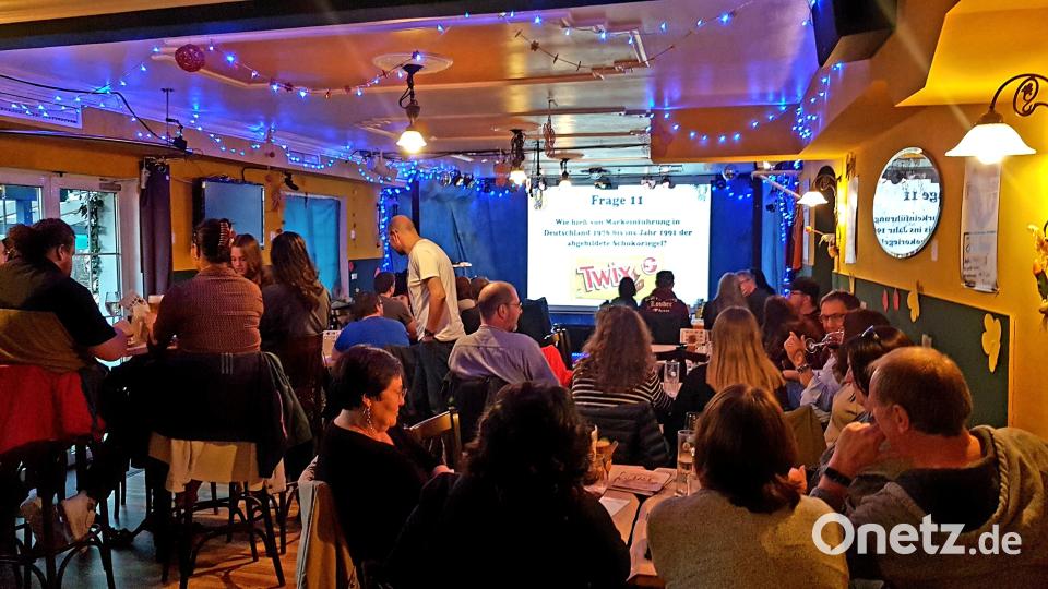 Beim Pub-Quiz treten acht Teams gegeneinander an. Bild: Bernd Mende/exb