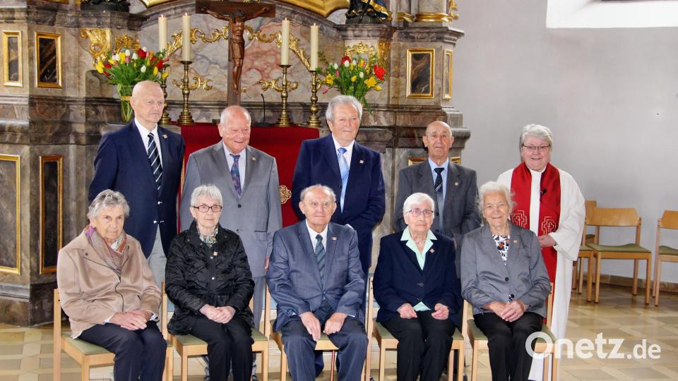 Sie feierten in Etzelwang Gnadenkonfirmation sowie Eiserne Konfirmation. Bild: ds