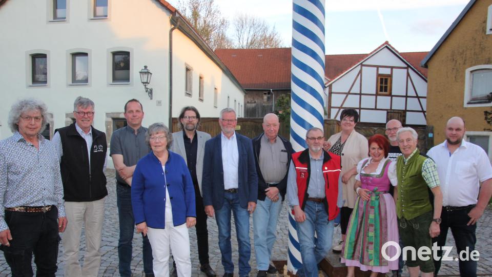 Das Vorstandsteam und die ausländischen Züchter in Konnersreuth. Sechster von links Vorsitzender Heinz-Hermann Huhs aus Achim bei Bremen. Fünfte von rechts Heike Suchanek, die das Frühjahrstreffen organisiert hatte. Bild: kro