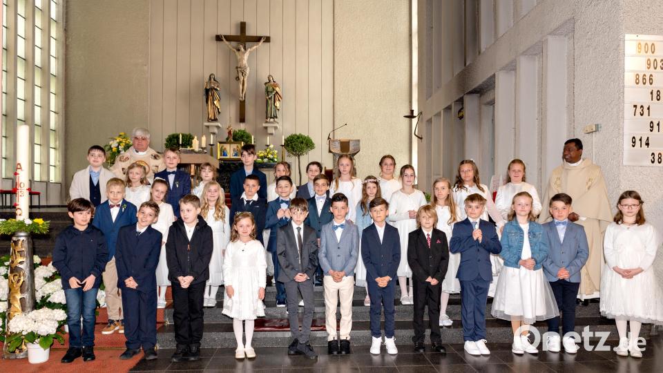 Insgesamt 38 Kinder feierten in der Pfarreiengemeinschaft St. Elisabeth und Maria Waldrast ihre Erstkommunion. Die Gottesdienste fanden in den beiden Kirchen getrennt statt, die Dank-Andacht wurde gemeinsam gefeiert. Bild: Foto Design Stolberg/exb