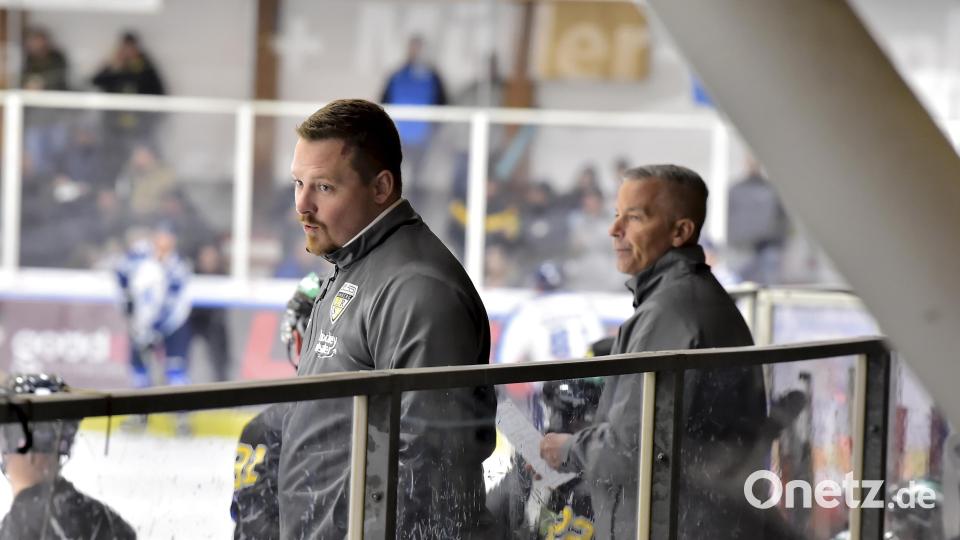 Bernhard Keil (links) wird in der neuen Saison Heachcoach Dirk Salinger (rechts) auch im Trainingsbetrieb der ersten Mannschaft unterstützen und sich verstärkt um das Video-Coaching kümmern. Archivbild: Hubert Ziegler
