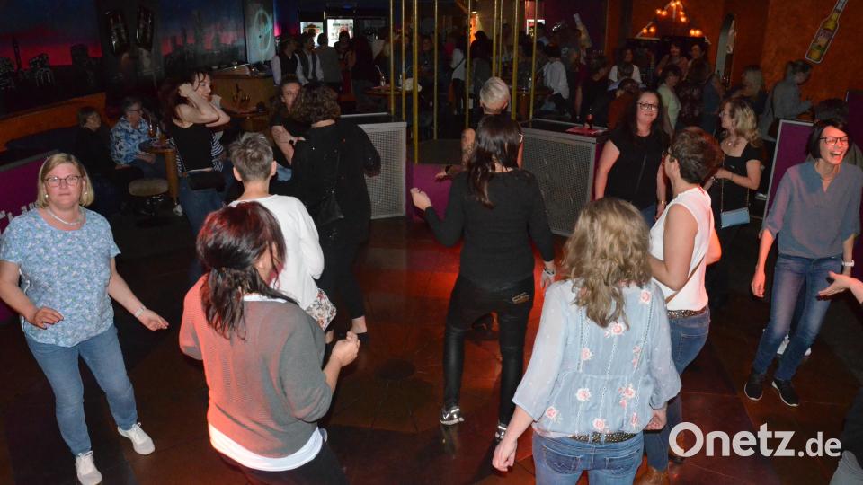 Für eine volle Tanzfläche sorgte DJ Baruzzi. Bild: Kunz