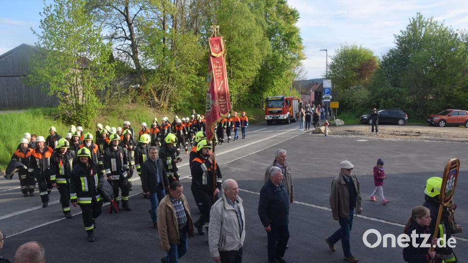 Der Umzug in der Schönfichter Straße vom alten ins neue Feuerwehrhaus. Bild: fz