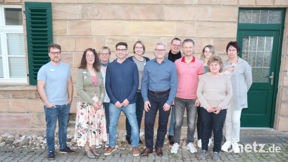 Den neuen Vorstand bilden (von links) Christoph Kukla, Vorsitzende Anna Feibert, Silvia Schinner, Daniel Sertl, Claudia Lippert, Zweiter Vorsitzender Michael Graf, Gerhard Gresik, Roland Schöcklmann, Johanna Masuch, Isolde Gabriel und Evi Sertl. Bild: rpp