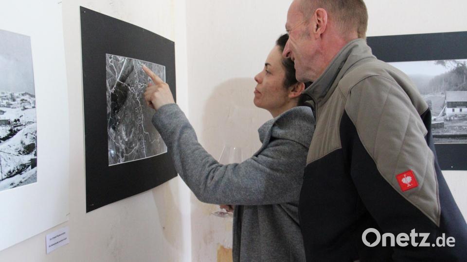 Absolut sehenswert ist die Jubiläumsausstellung des Fotoklubs Flossenbürg zum 50-jährigen Bestehen. Zu den historischen Bildern gehörten auch Luftaufnahmen von Flossenbürg und Floß. Bild: prh