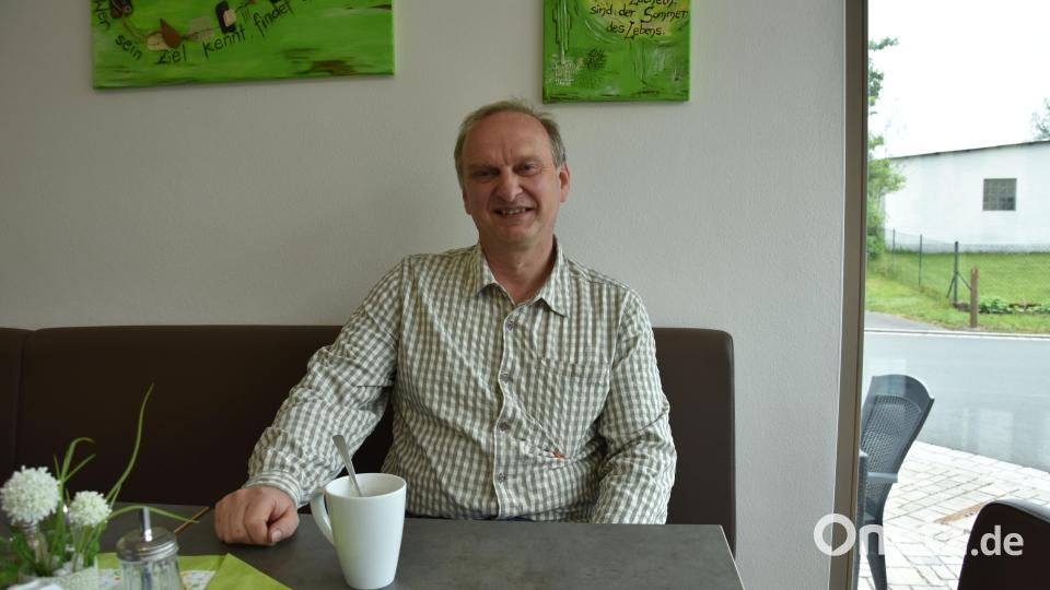 Geschäftsführer Walter Schäffler freut sich, dass der Dorfladen so gut ankommt und sich inzwischen zum &quot;generationenübergreifenden Treffpunkt und Ort zum Austausch&quot; entwickelt hat. Bild: Tobias Gräf