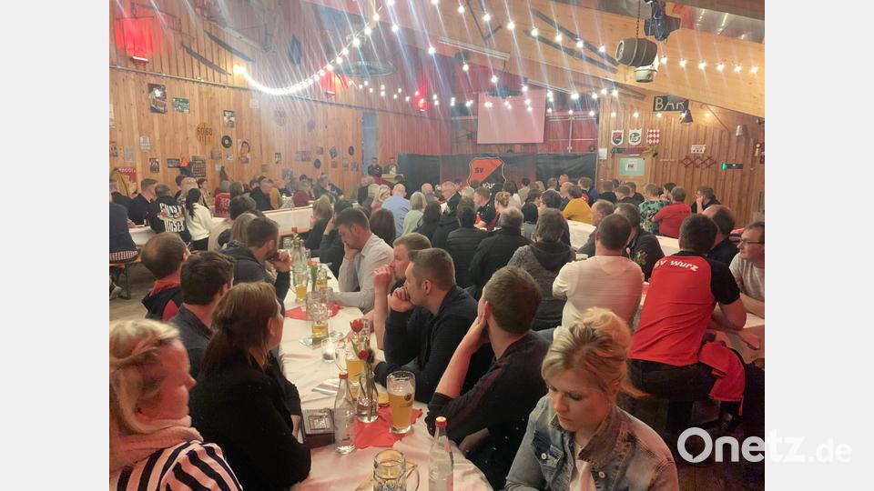 Gäste beim Ehrenabend des SV Wurz Bild: tok