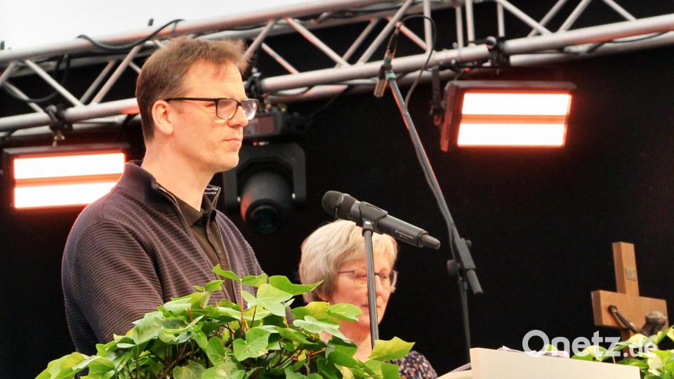 Erleichtert über den gelungenen Festverlauf dankte Festausschussvorsitzender Stefan Vomasta allen seinen Mitarbeitern und den Akteuren bei der Gestaltung des Fests der Vereine. Bild: ds