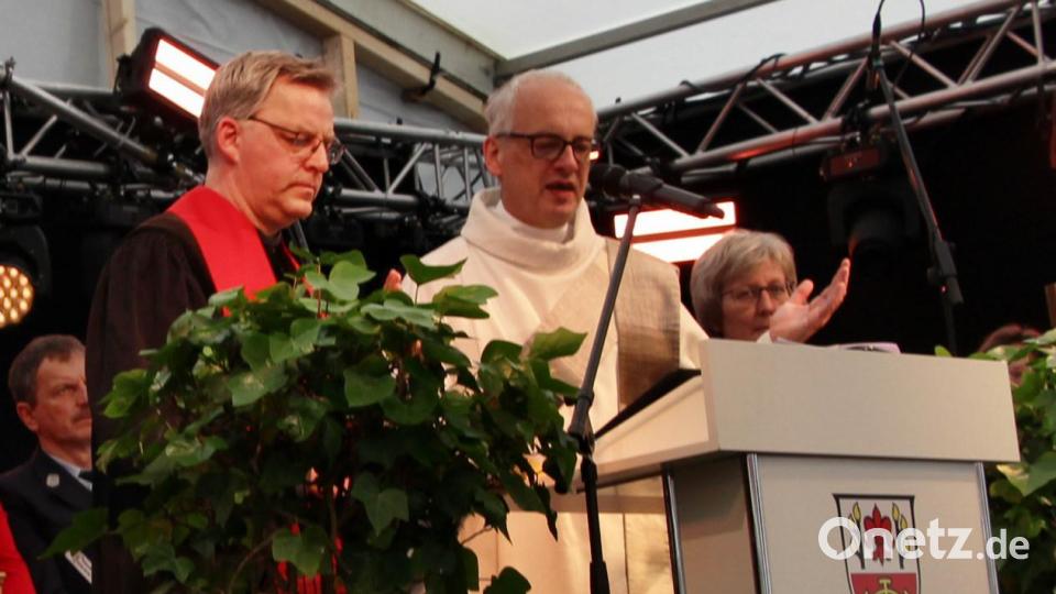 Pfarrer Markus Vetter (links) und Diakon Markus Weinländer zelebrierten den ökumenischen Gottesdienst. Bild: ds
