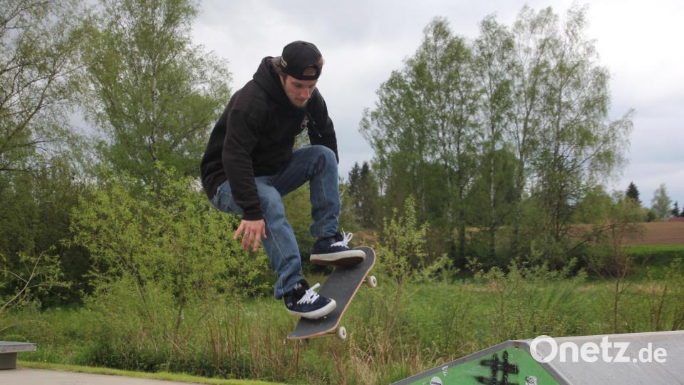 Beim Skateboard-Contest gab es spektakuläre Sprünge auf der Skaterbahn zu bestaunen. Bild: kro