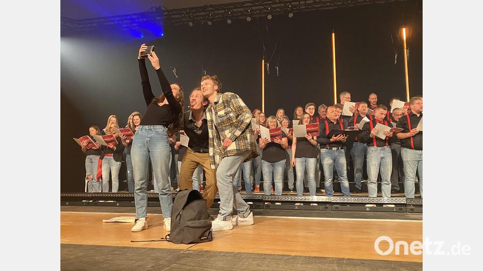 Heutzutage muss es schnell noch ein Erinnerungsselfie sein, bevor Paulus den Rucksack packt und in die Welt hinaus zieht. Bild: aub