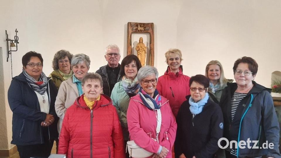In der Kalvarienbergkapelle feierte die Frauen-Union ihre traditionelle Maiandacht mit ihrer Vorsitzenden Petra Becher (rechts). Bild: soj