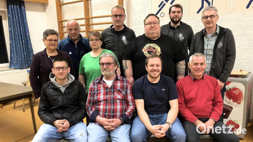 Das Ergebnis nach den Vorstandswahlen beim SV Schönhaid war eindeutig. Die Vereinsspitze um Vorstand Konrad Burger (hintere Reihe, Dritter von links) bleibt unverändert. Bild: wro