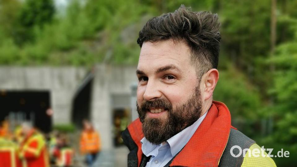 Auch Neustadts Bürgermeister Sebastian Dippold nahm als Mitglied der Feuerwehr an der Übung teil. Bild: Staatliches Bauamt Amberg-Sulzbach