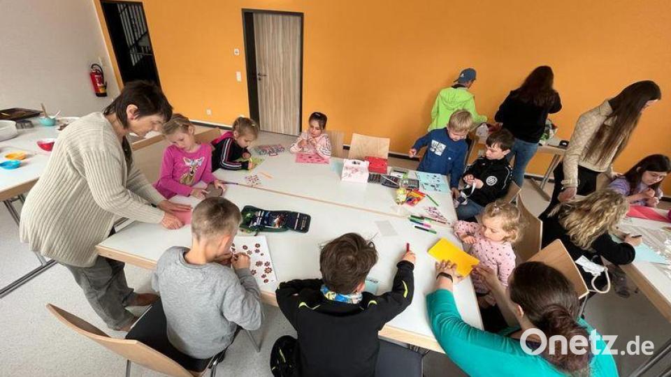 Gebackene Herzen, liebevoll verziert und vor neugierigen Blicken verpackt, ein tolles Geschenk an die besten
Mütter der Welt. Bild: jhö