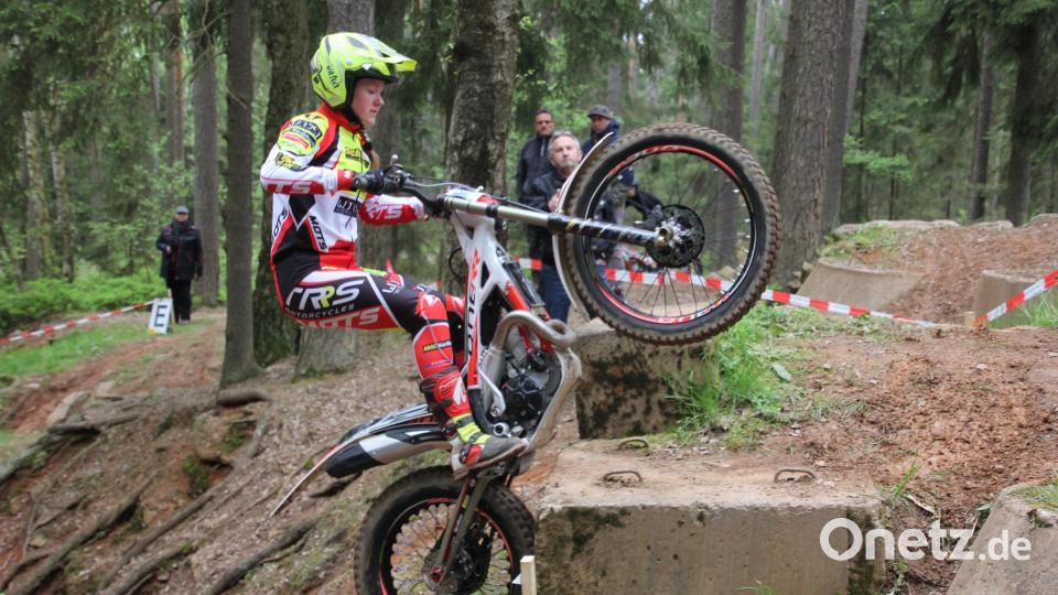 Beim Trial gibt es immer wieder spektakuläre Szenen, so auch am vergangenen Wochenende auf dem Motorsportübungsgelände bei Pfaffenreuth. Bild: kro
