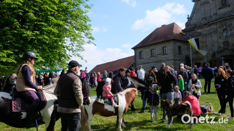 Ein Plausch unter Pferdefreunden: ein Muss bei beim Reiterfest auf dem Barbaraberg Bild: do