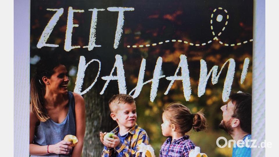 Die neue Landkreisbroschüre wird in den Schulen verteilt, denn jedes Kind soll ein Exemplar mit nach Hause nehmen können. Bild: ubb