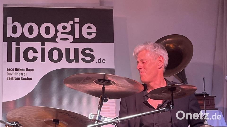 David Herzel am Schlagzeug. Bild: Krones