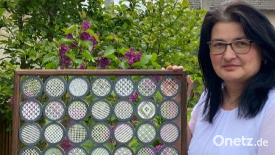 Sehenswert: Irina Rings geklöppelte Butzenscheiben. Bild: Nathalie Ring/exb