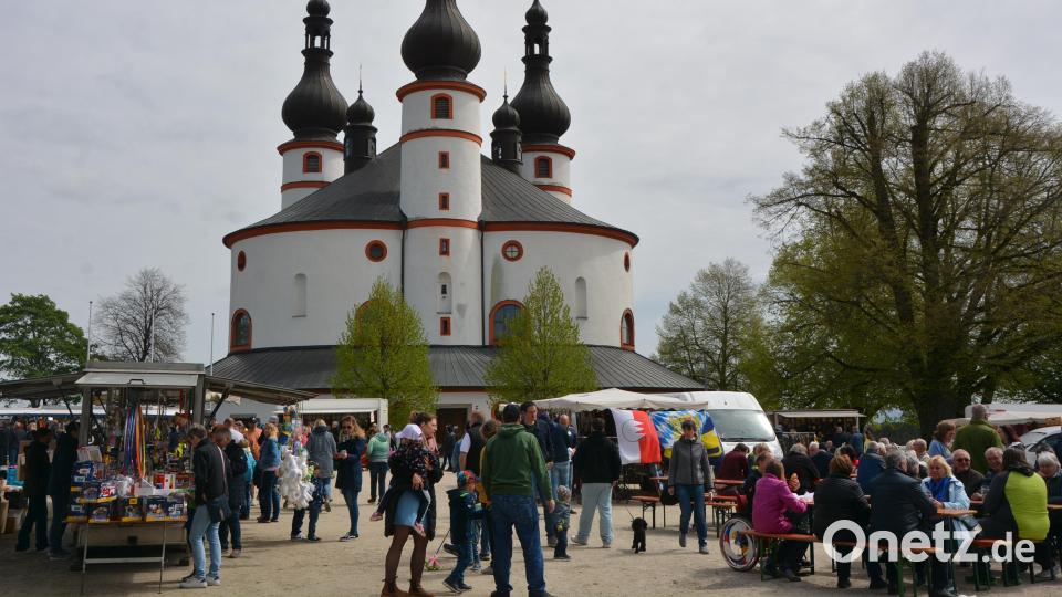 Festbetrieb an Christi Himmelfahrt beim Kleinen Kapplfest. Gefeiert wurde im Schatten der mächtigen Kapplkirche. Bild: jr