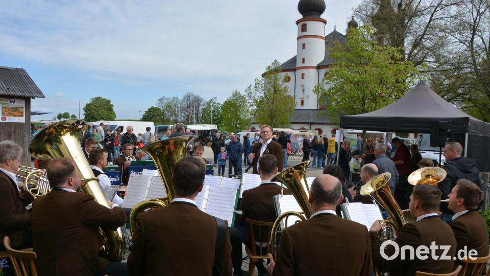 Die Münchenreuther Bauernkapelle unterhielt zum Frühschoppen die Kapplfestbesucher. Bild: jr