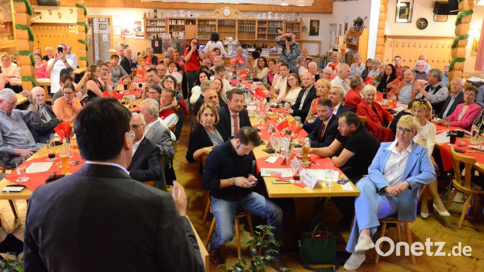 Die Weidener SPD ist 125 Jahre alt und feierte das Jubiläum am Samstag im Saal des Postkellers. Bild: Kunz