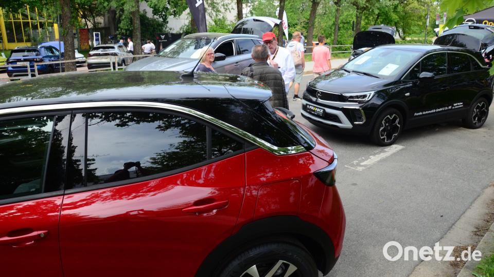 Bei der "Weidener Automeile" waren am Sonntag 120 Fahrzeuge ausgestellt. Bild: Kunz
