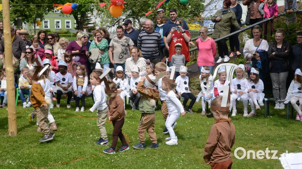 Beim Kindergartenfest ist was los. Bild: bey
