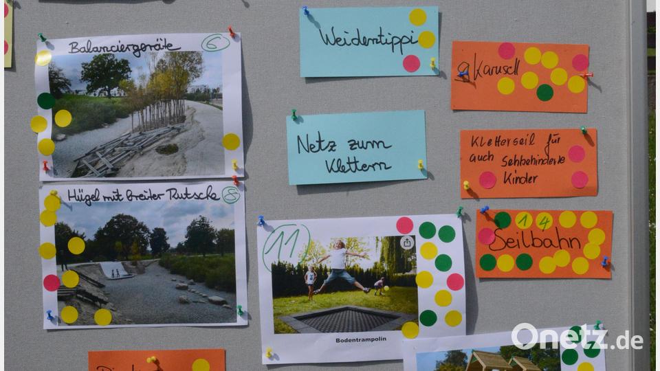 Mit aufgeklebten Farbpunkten auf den bestehenden Vorschlägen und neuen Farbzetteln mit eigenen Ideen haben die Eltern ihre Wünsche zur Gestaltung des Kinderspielplatzes an der Rasthofener Straße ausgedrückt. Bild: bey