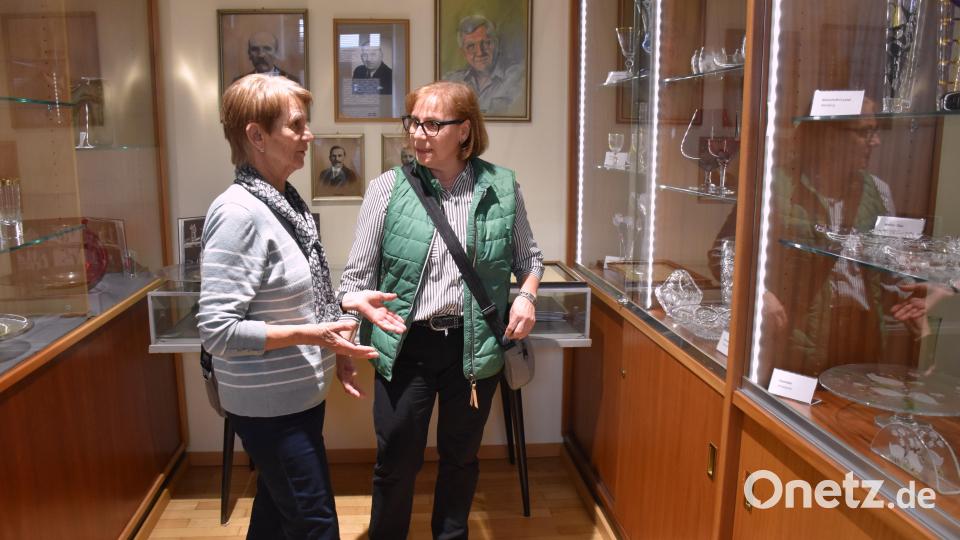Vor allem die vielen, teils sehr aufwendig gefertigten Glasprodukte wurden ausgiebig betrachtet. Bild: ubb