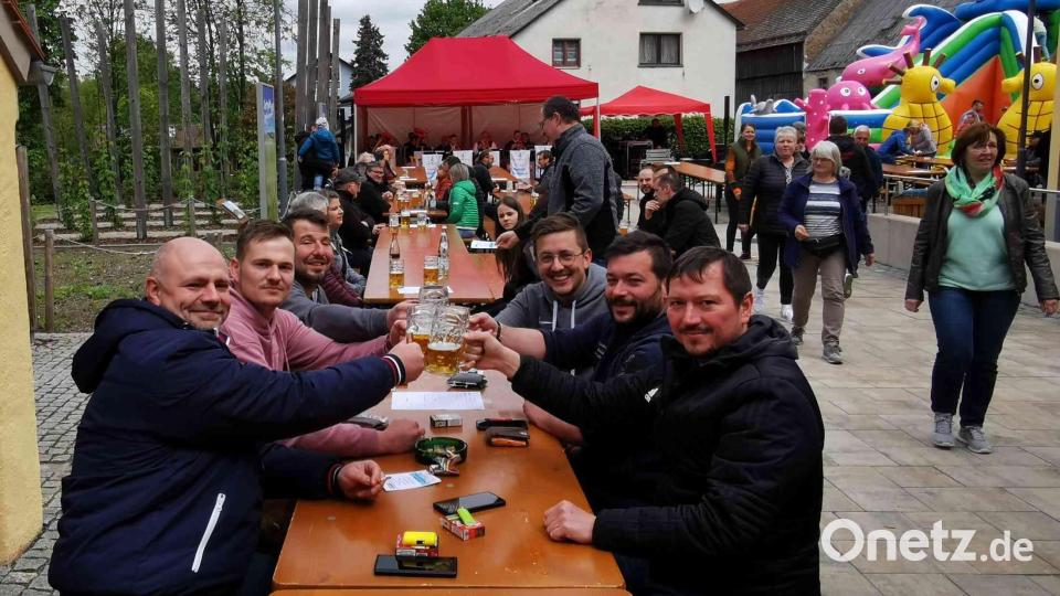 Mächtig Spaß beim Vatertag der Feuerwehr haben jüngere und ältere Besucher. Bild: gz