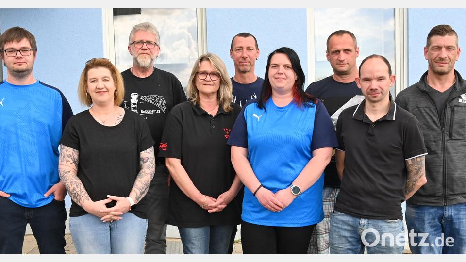 Der neue Vorstand der Dartliga Amberg-Sulzbach (von links): Markus Hergeth, Evi Bojer, Thomas Wild, Dagmar Brand, Jens Oppermannm, Maria Krös, Daniel Schmid, Daniel Birkholz und Matt Cookson. Bild: gf