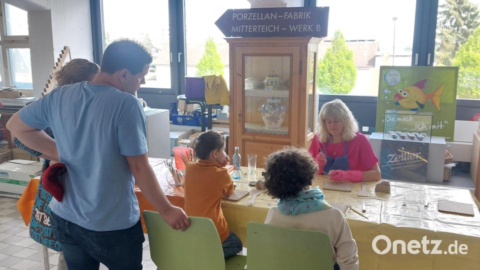 Im Rahmenprogramm des Museumstags in Mitterteich konnte getöpfert und gefilzt werden. Bild: Marion Papsch/exb