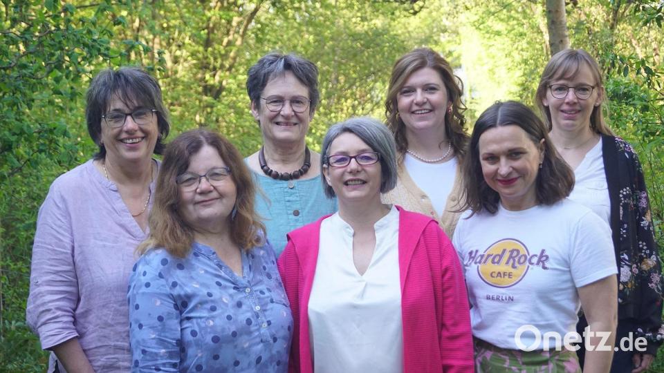 Das neu aufgestellte Team des Ambulanten Hospizdienstes: Angelika Wegmann, Elfriede Dollhopf, Renate Buchfelder, Kerstin Hörl, Susanne Döbereiner, Leiterin Johanna Lakomski und Tanja Herzer. Bild: Ambulanter Hospizdienst Weiden-Neustadt / exb
