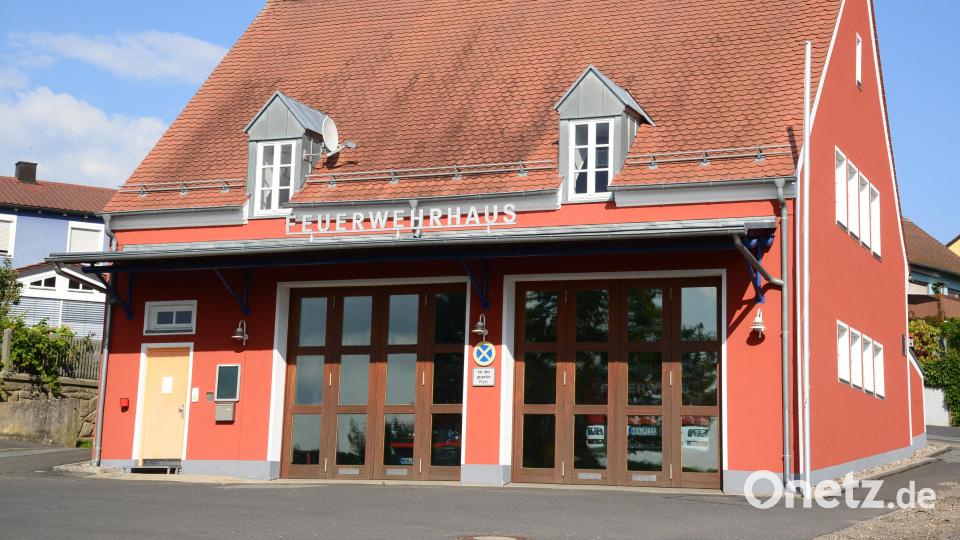 Das Feuerwehrhaus Pirk wird nach Übernahme des Brandschutzes in der Pirkmühle für die weiteren dann notwendigen Fahrzeuge nicht mehr ausreichen und muss an anderer Stelle neu errichtet werden. Bild: bey