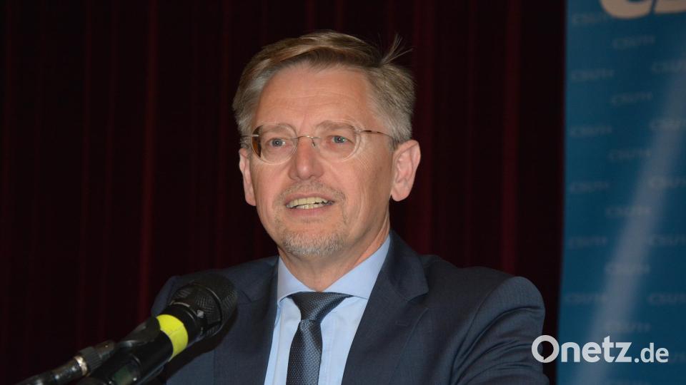 Geht optimistisch in die bevorstehenden Wahlen zum Landtag und Bezirkstag. Der wiedergewählte CSU-Kreisvorsitzende Tobias Reiß. Bild: jr