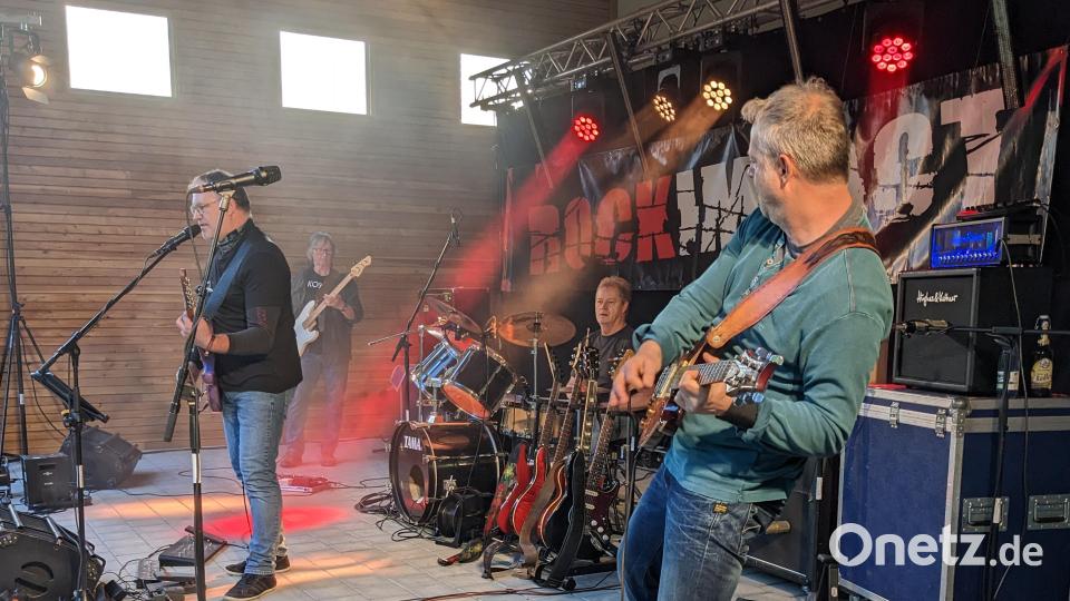 Rockimpact spielte Klassiker, ganz nach dem Geschmack der Zuhörer. Bild: eib