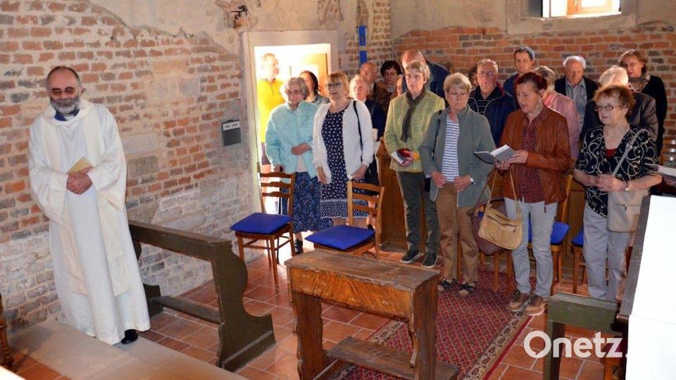 Die Pilger feiern einen Gottesdienst im Marienheiligtum in Haid. Bild: Siegfried Zeug/exb