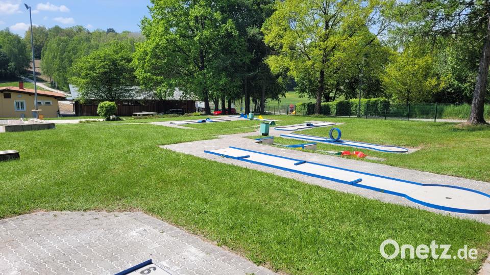Die Minigolfanlage am Atzmannsee ist bereit. Bild: buc