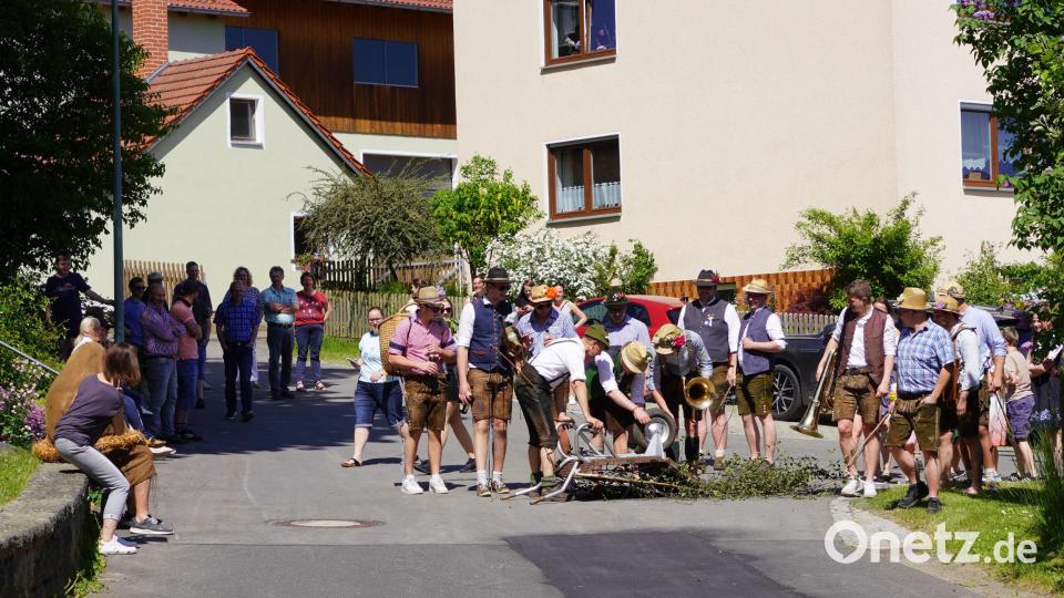 Boxenstopp beim Lennesriether Pfingstschwanzfahren. Bild: fvo
