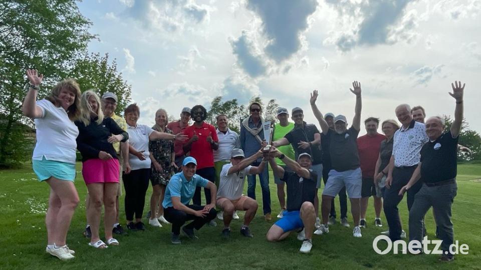Die Teilnehmenden des Royal Golf Club Mariánské Lázně und des Golfclubs Stiftland am zweiten Turniertag. Bild: Golfclub Stiftland/exb