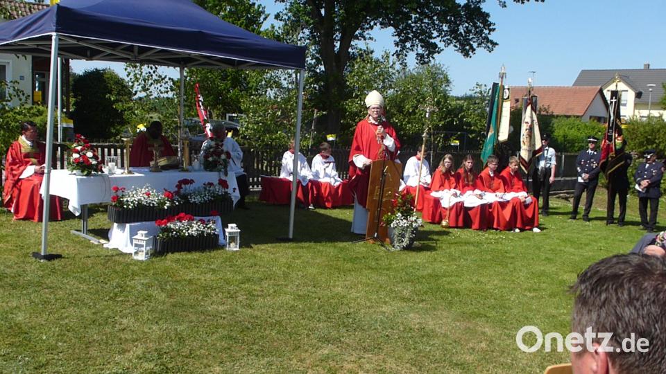 Der Regensburger Weihbischof Dr.Josef Graf predigt zum 70.Geburtstag der St.Andreas-Kapelle in Trippach Bild: bk