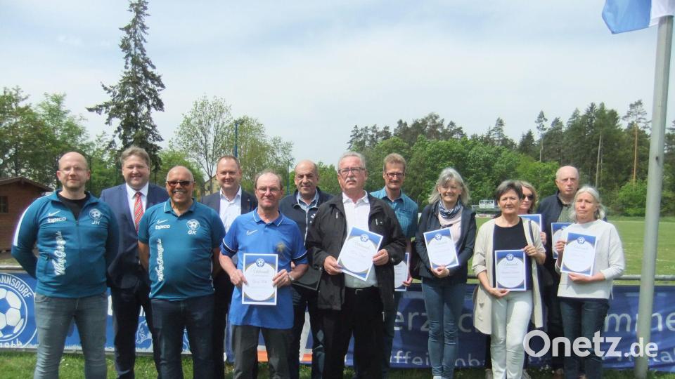 Ihre Gründungsmitglieder ehrt die Laufsparte der Spielvereinigung Ebermanndorf bei ihrer 25-Jahr-Feier. Bild: gm