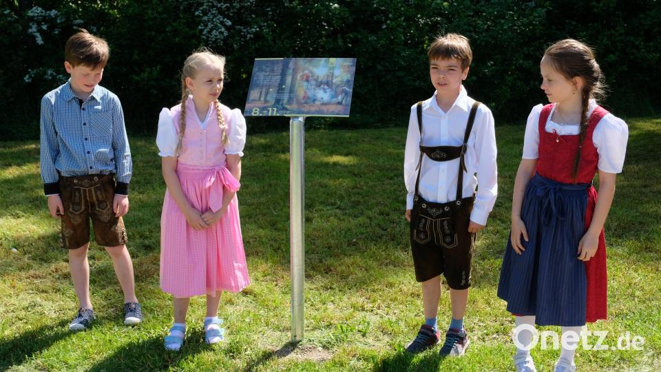 Mit witzigen Dialogen klärten Schulkinder die Besucher über Hahnbachs Geschichte auf. Bild: mma