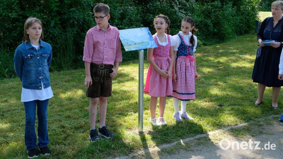 Gewitzt lassen die Kinder Hahnbachs Geschichte aufleben. Bild: mma