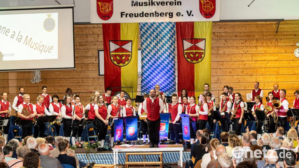 In großer Besetzung präsentiert sich der Musikverein Freudenberg bei seinem Frühjahrskonzert. Bild: Hermann Koch/exb