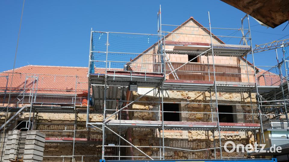 Das alte städtische Krankenhaus wird derzeit saniert und zu einem Archiv umgebaut. Die tragenden Bauteile bestehen aus Sandsteinmauerwerk. Fertigstellung ist Ende des Jahres. Bild: Hirsch