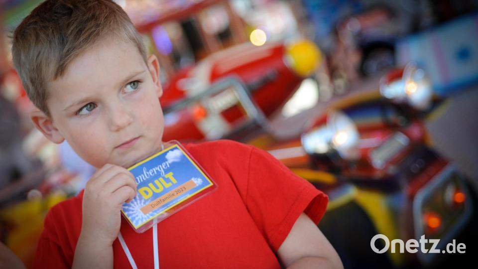 VIP-Ausweis für die Dult: Darum beneiden ihn sicher viele Kinder. Bild: Andreas Brückmann