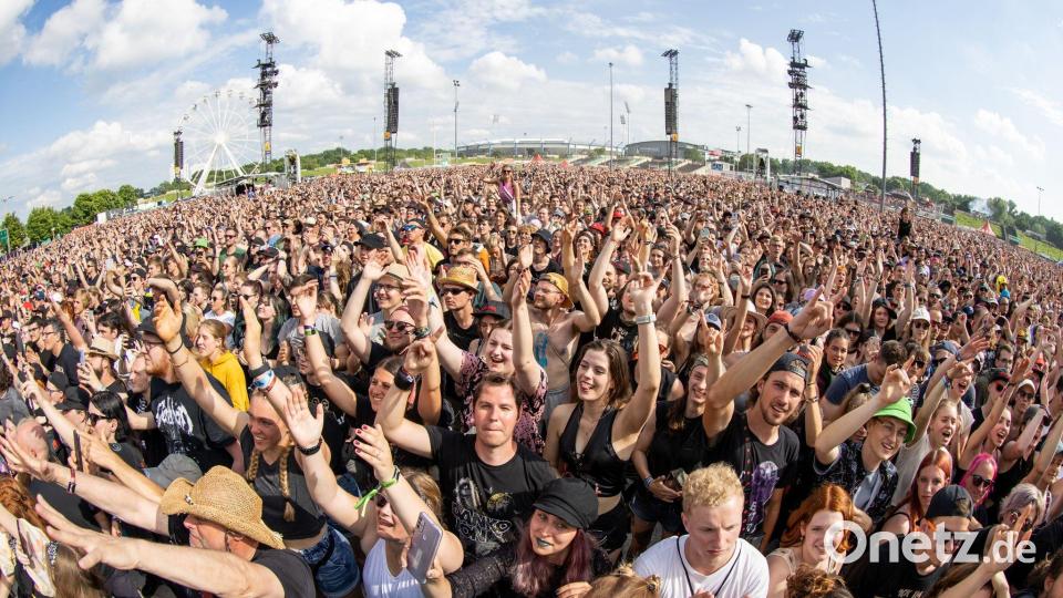 Besucher beim Open-Air-Festival „Rock im Park“. Bild: Daniel Karmann/dpa